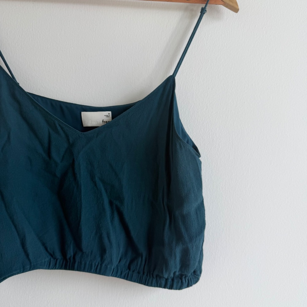 Aritzia Wilfred Free Cropped‎ V-Neck Turquoise Camisole Size Medium